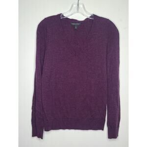 Banana Republic merino wool long sleeve v-neck sweater - small